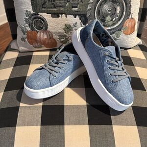 Hey Dude Cody W Craft Blue. Women’s Size 5. Excellent Condition.